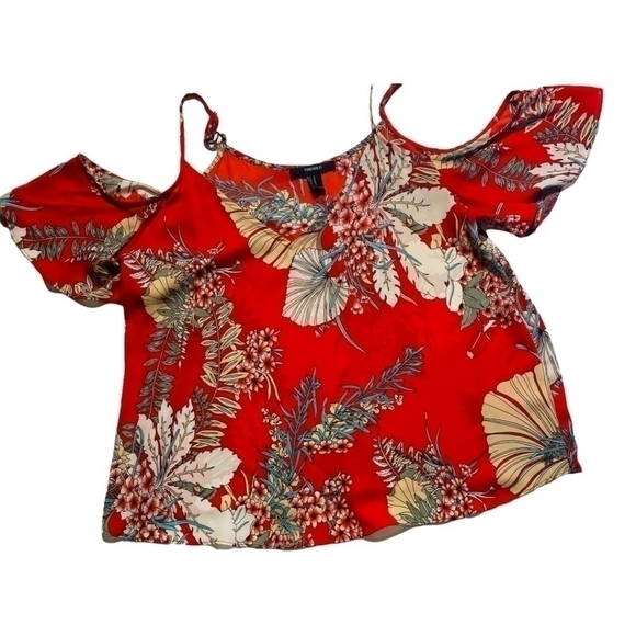 Forever 21 Red Floral Peek-a-boo Shoulders Top. Size:M - Picture 3 of 5